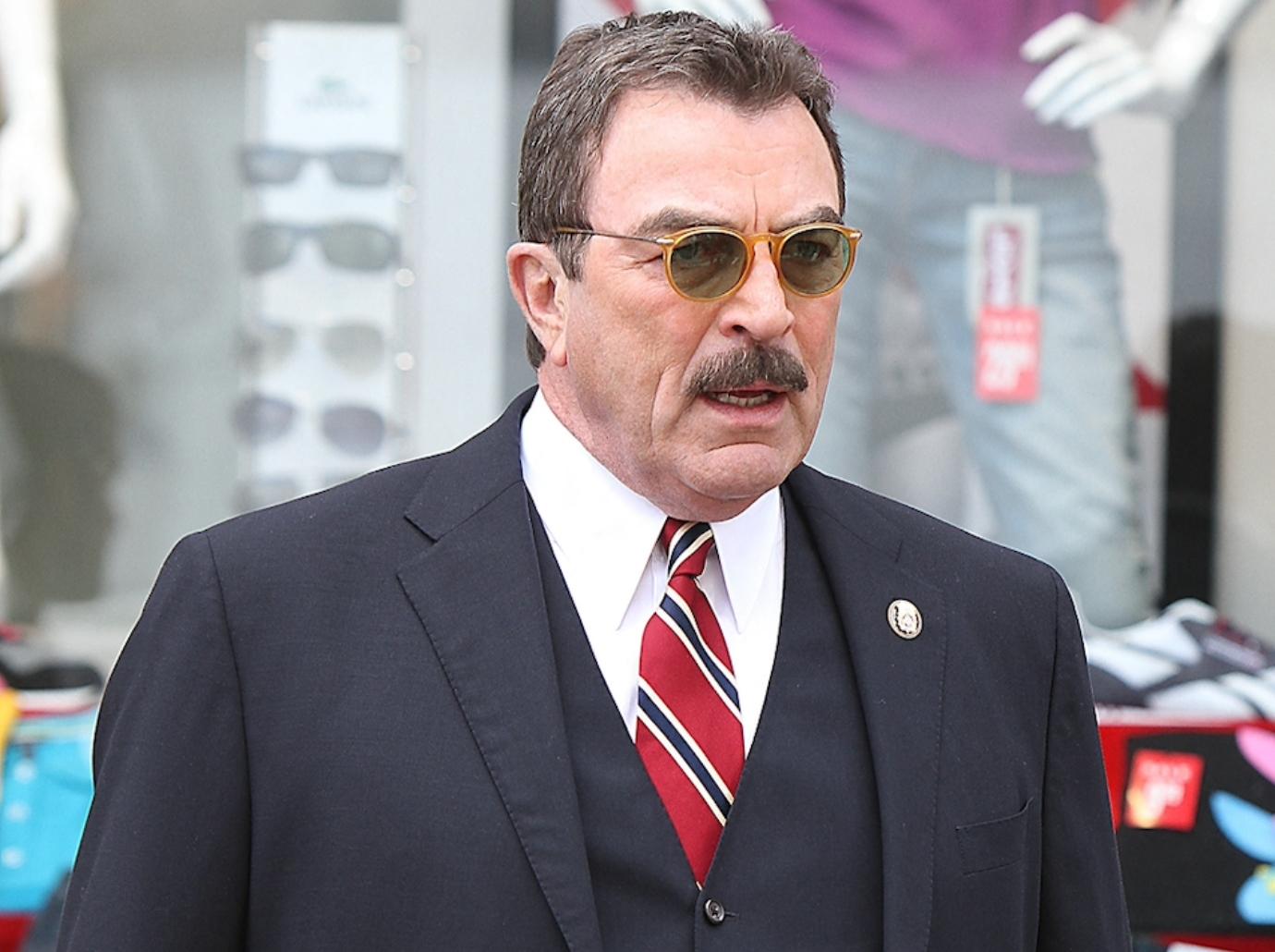 tom selleck never sent text email makes wife