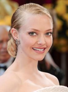 2010__11__okmagazine style amandaseyfried 220&#215;300.jpg