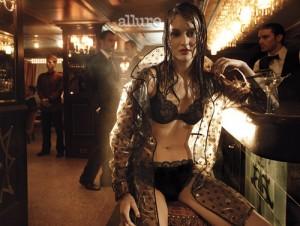 2010__12__Leighton_Meester_Dec14newsnea 300×226.jpg