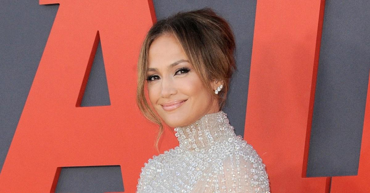 Jennifer Lopez Fans Rave Over Her Minimal Makeup Look: Photos