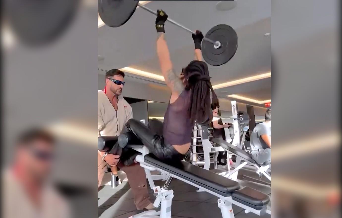 Lenny Kravitz Fans Rave Over Him Working Out In Leather Pants: Watch