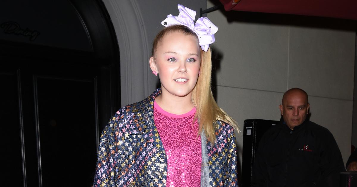 jojo siwa takes another shot at nickelodeon for not letting her perform music on tour