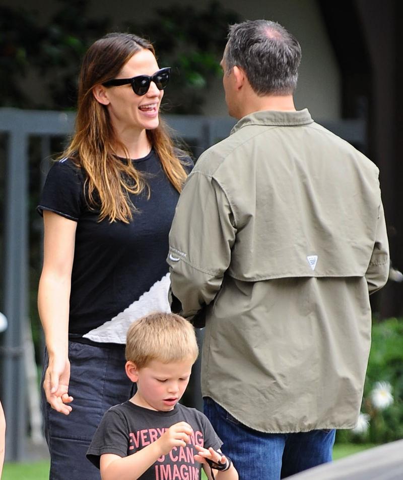 Jennifer Garner Takes Her Kids To Church