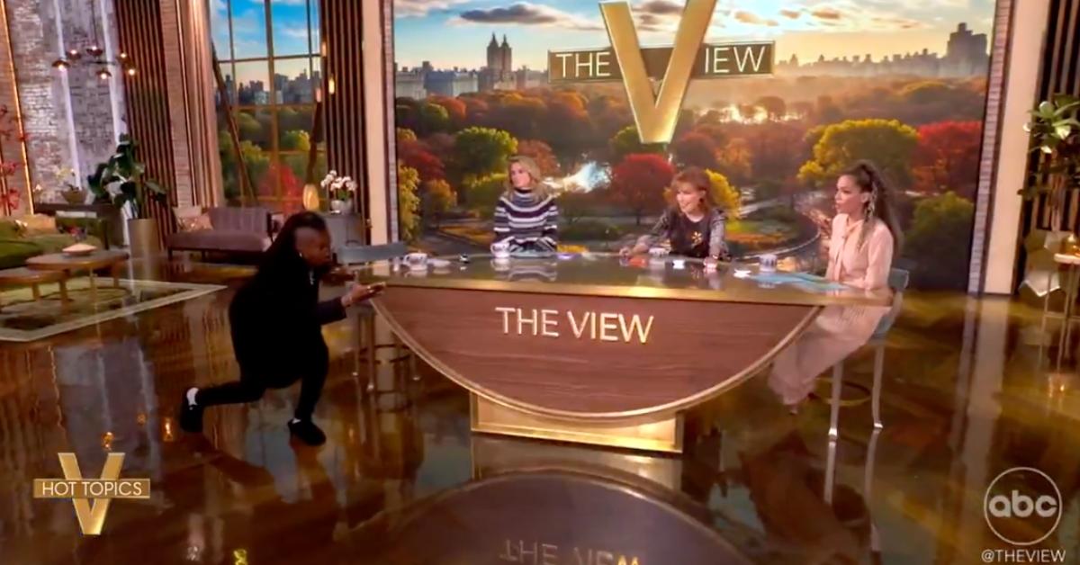 Photo of The actress mimicked bowling to explain how people were throwing Admiral Bradley under the bus.