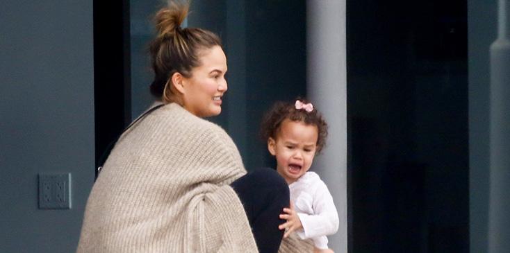 Chrissy teigen crying luna john legend pics