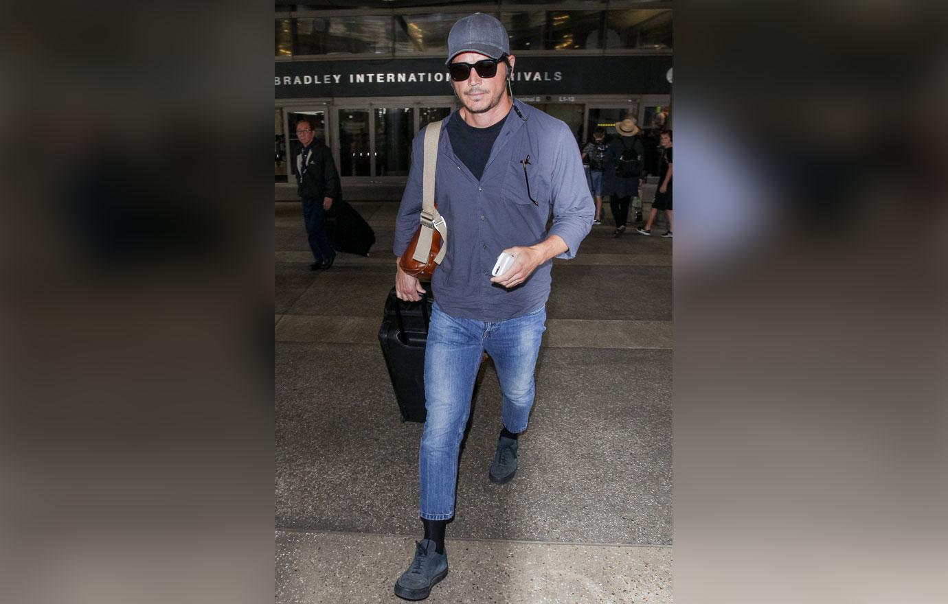 Josh Hartnett Spotted In LAX After Attending Wimbledon With Girlfriend ...