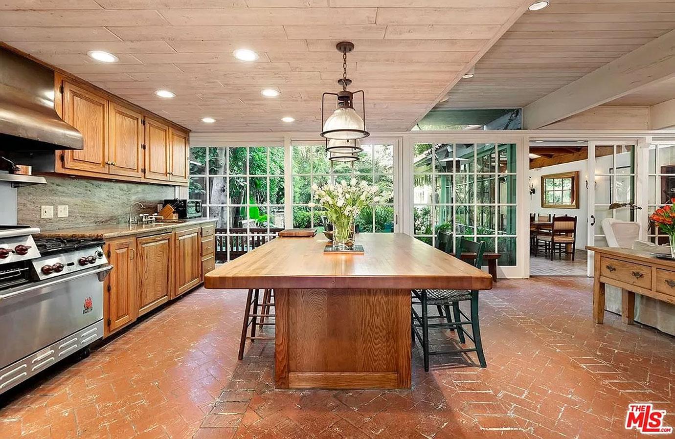 Red Hot Chili Peppers' Flea Buys in Malibu Colony