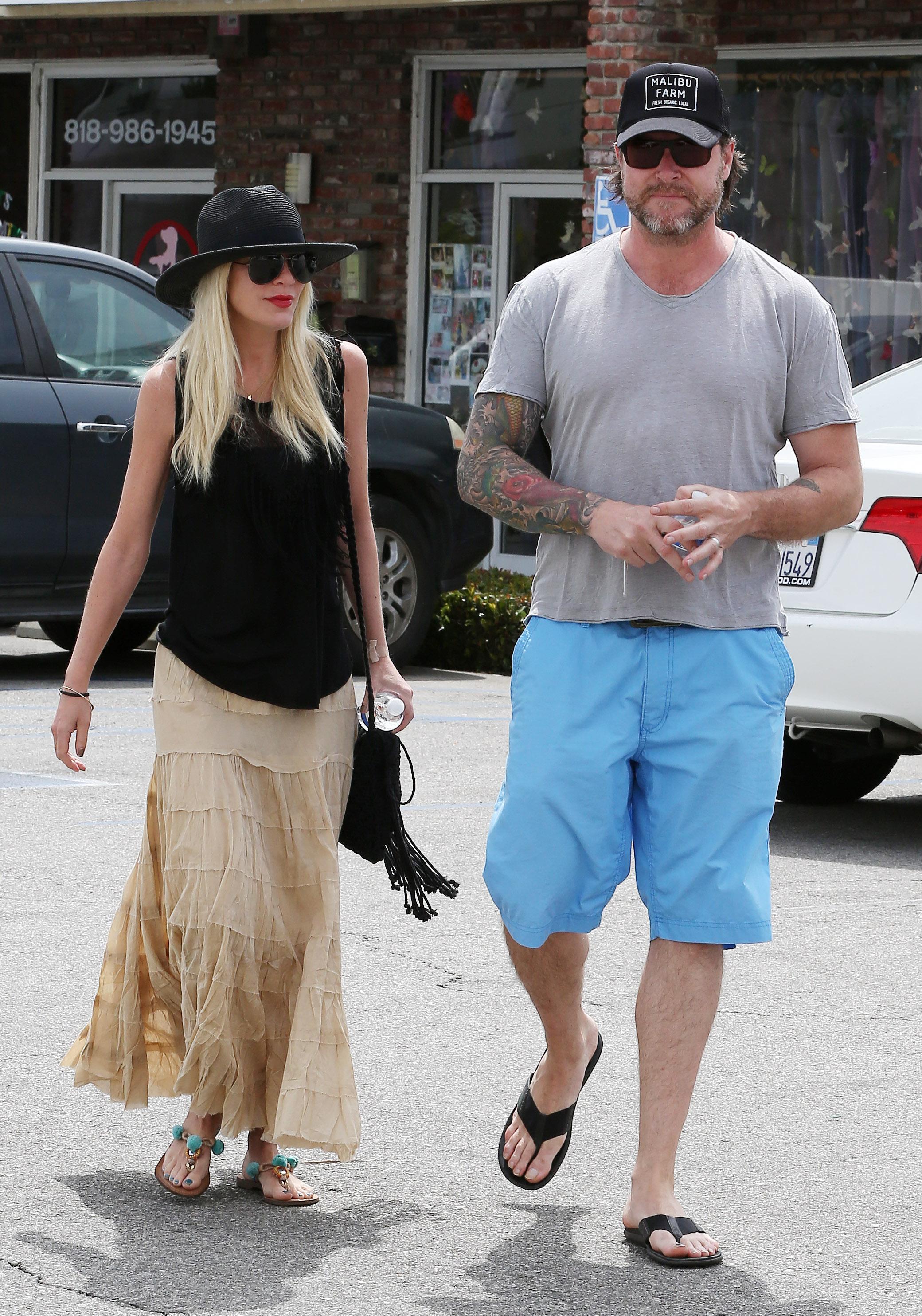 Tori Spelling and Dean McDermott get a couples Thai Massage together