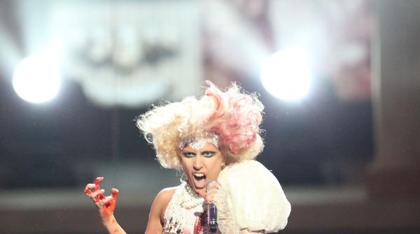 Lady Gaga 2009 VMA Performance