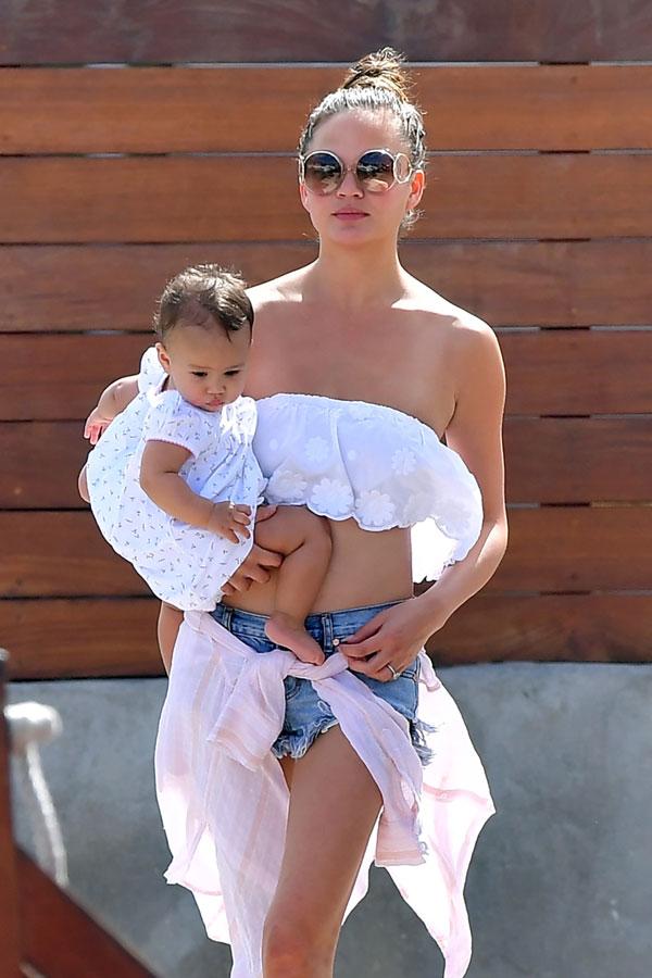 Chrissy teigen post baby body st barts 04