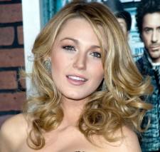 2010__01__blakelively 225&#215;213.jpg