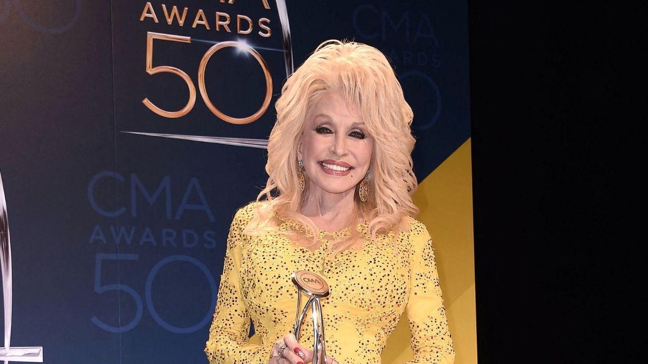 image of Freida Parton remembered Dolly as more than a global superstar, describing her older sister as a mother figure during her teenage years.