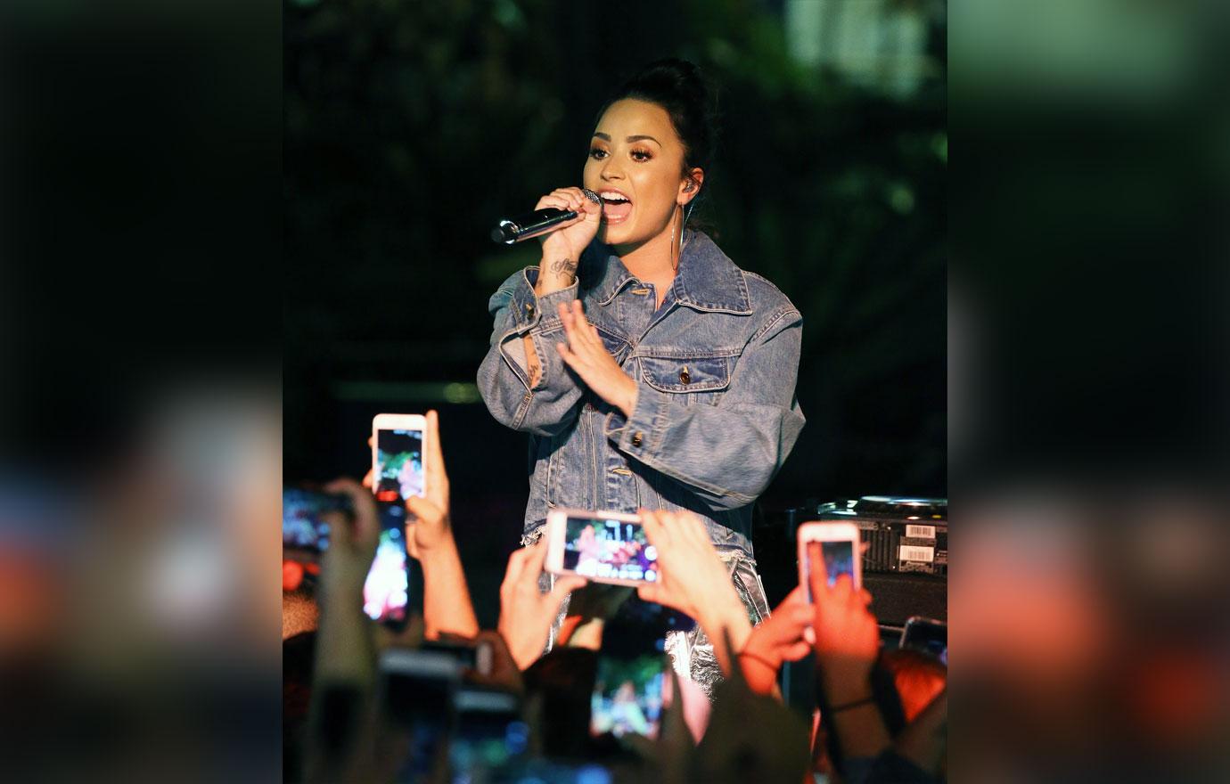 Demi Lovato Caught Selling Fake Autographs To Fans