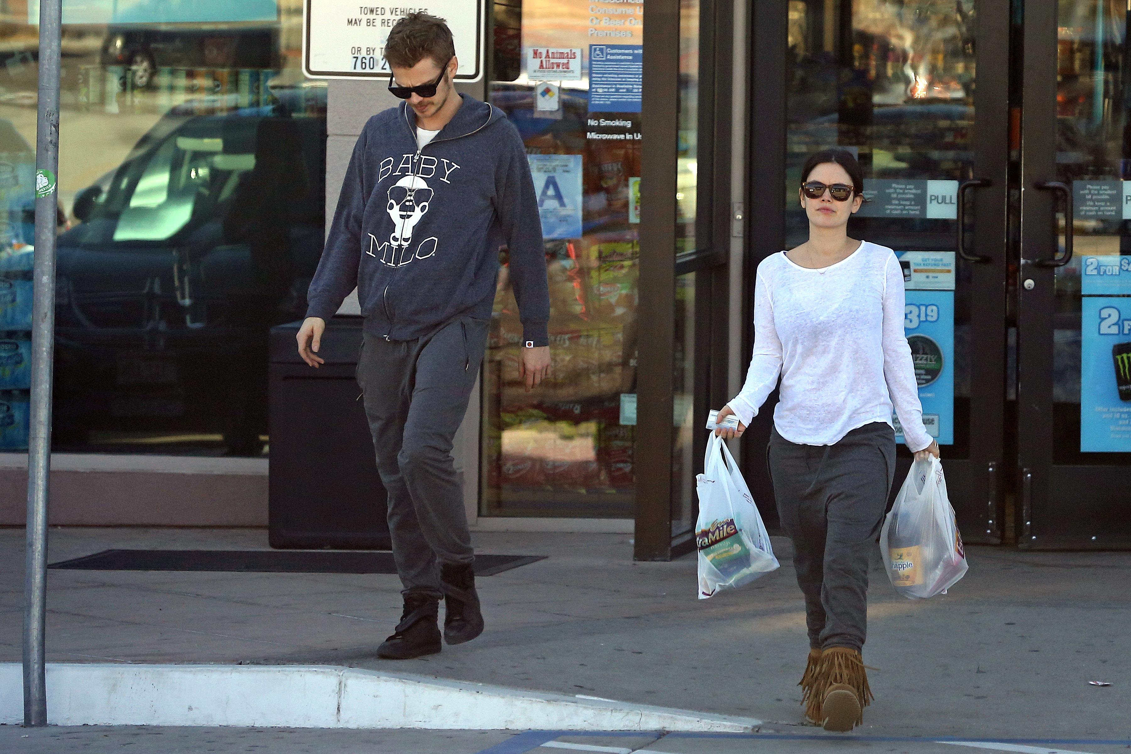 INF &#8211; New Parents Rachel Bilson &#038; Hayden Christensen Take A Road Trip With The Family