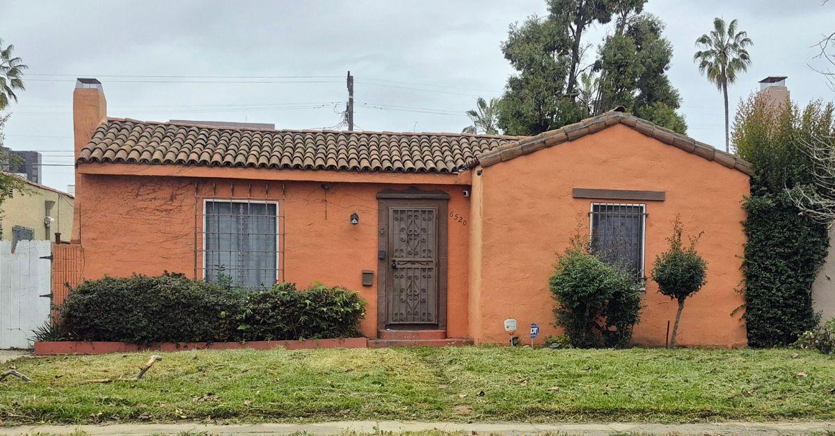 Mickey Rourke Looks Unrecognizable While Accepting Taco Bell Delivery