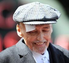 2010__04__dennis_hopper_april6 225×205.jpg