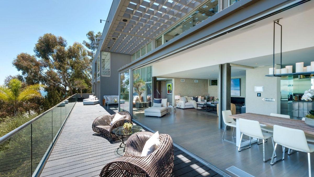 Image of The late actor sold several luxury properties before moving into a smaller residence.