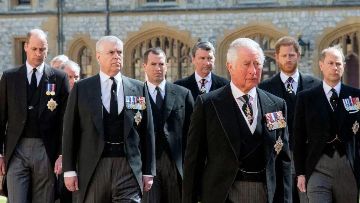 image of royal family