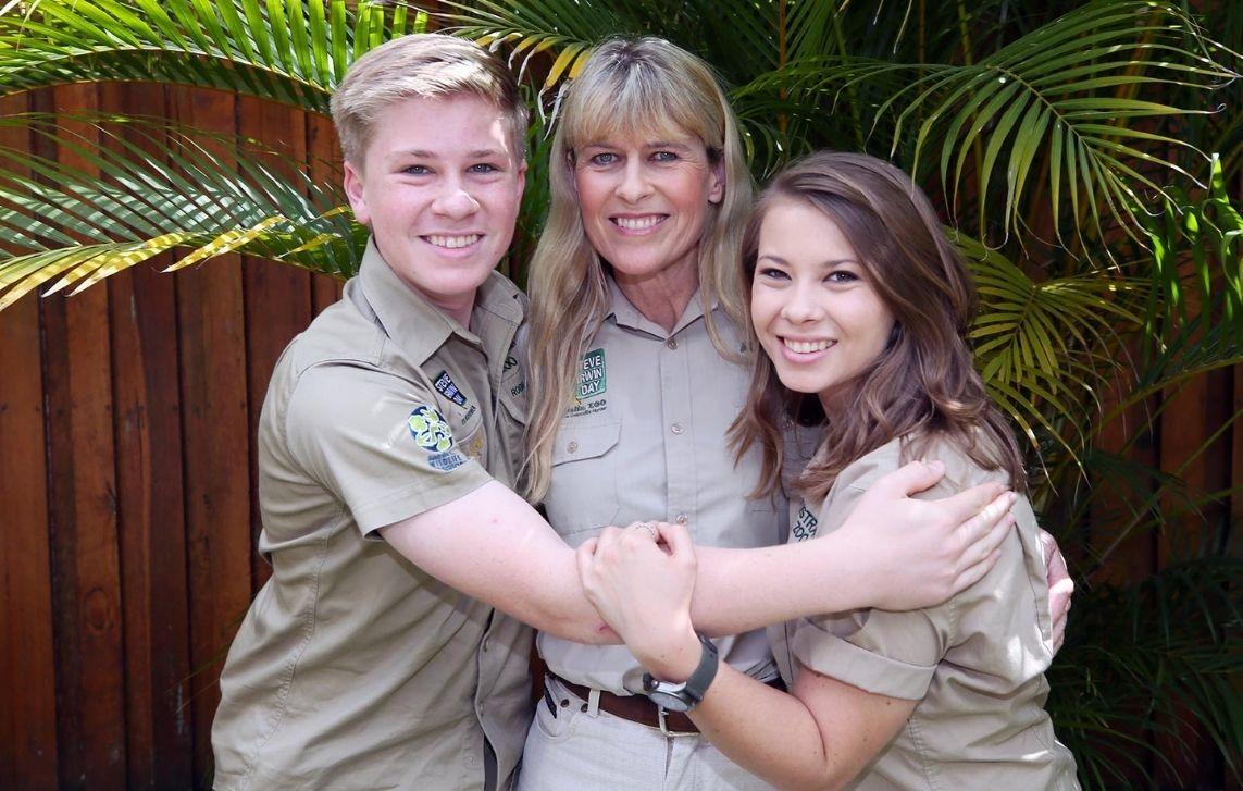 bindi robert irwin pay tribute steve irwin th birthday