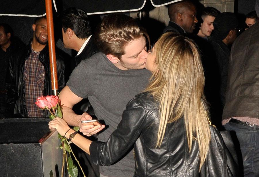 Sarah hyland dominic sherwood dating​ splash 01