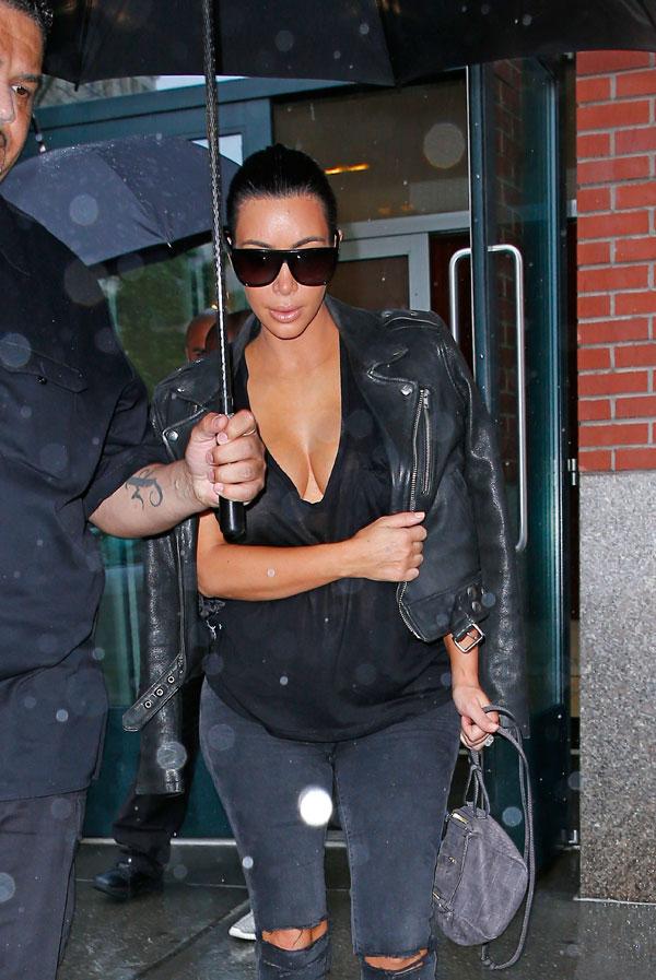 Kim khoe kardashian best bustline5