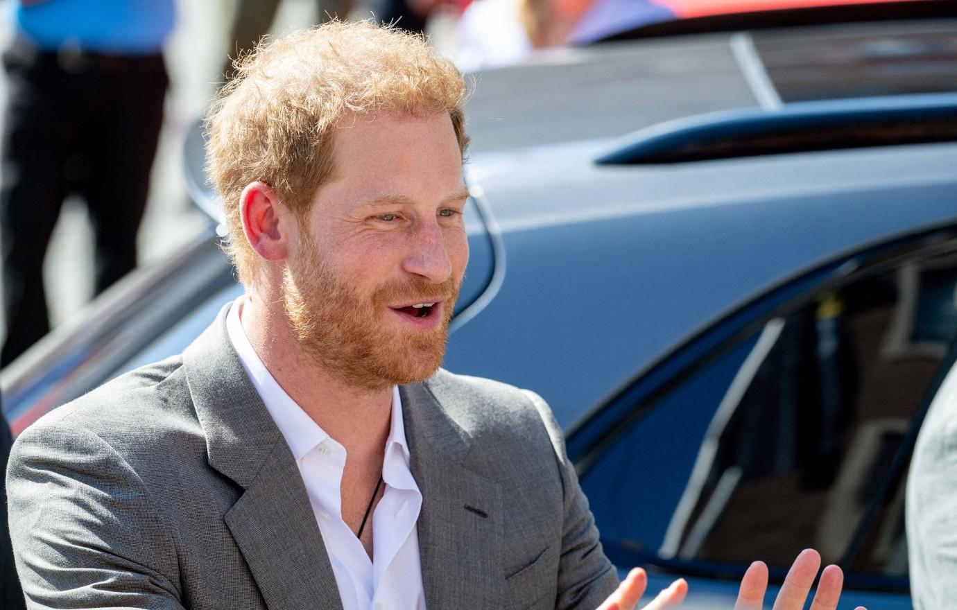 prince harry fears memoir insensitive queen elizabeth king charles