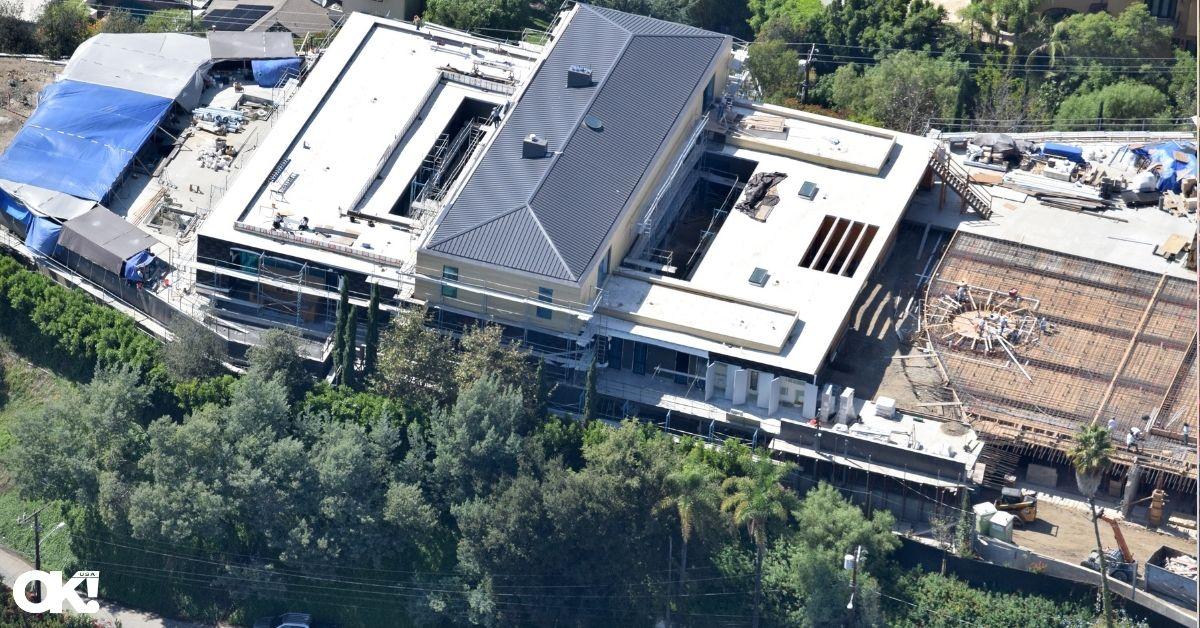 Image of LeBron James lives in California.