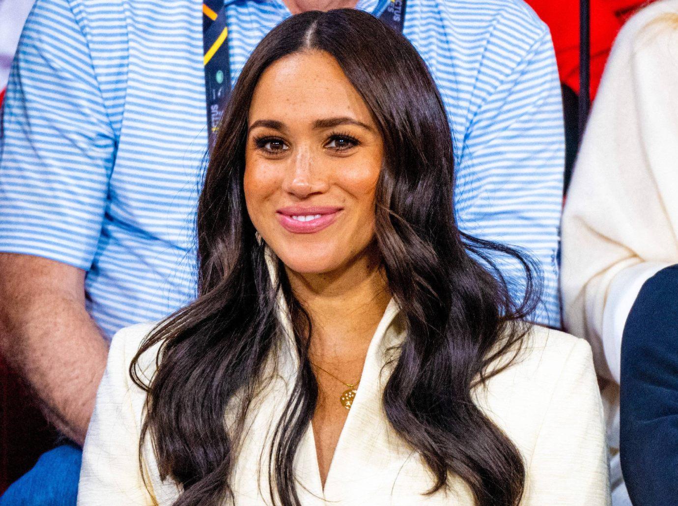 Meghan Markle Asked Victoria Beckham For Free Bags & Clothes: Author