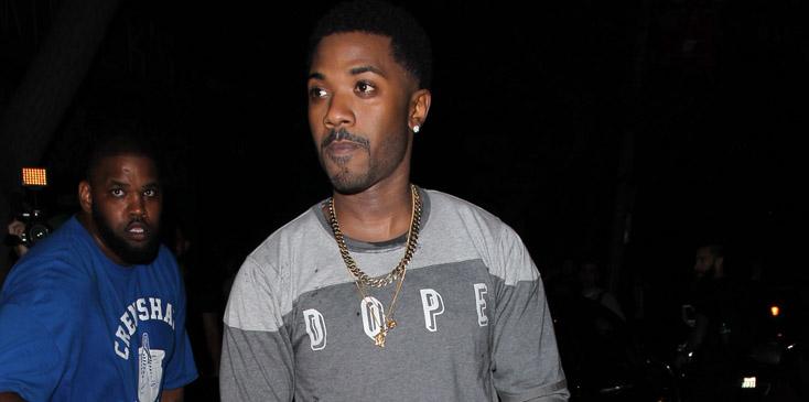 Ray J buying hotdogs at Hooray Henry&#8217;s in West Hollywood