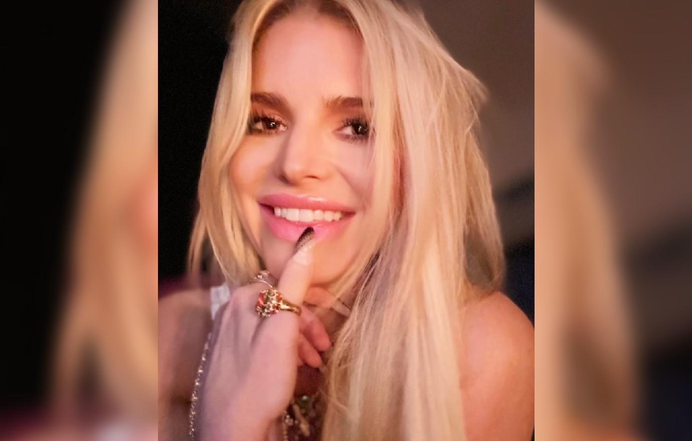 jessica simpson at peace star radiant selfie photo