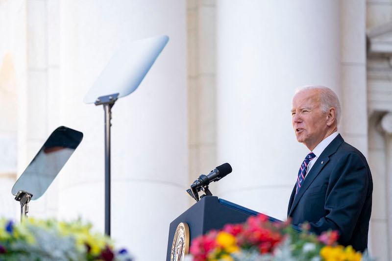 joe biden confused wreath veterans day