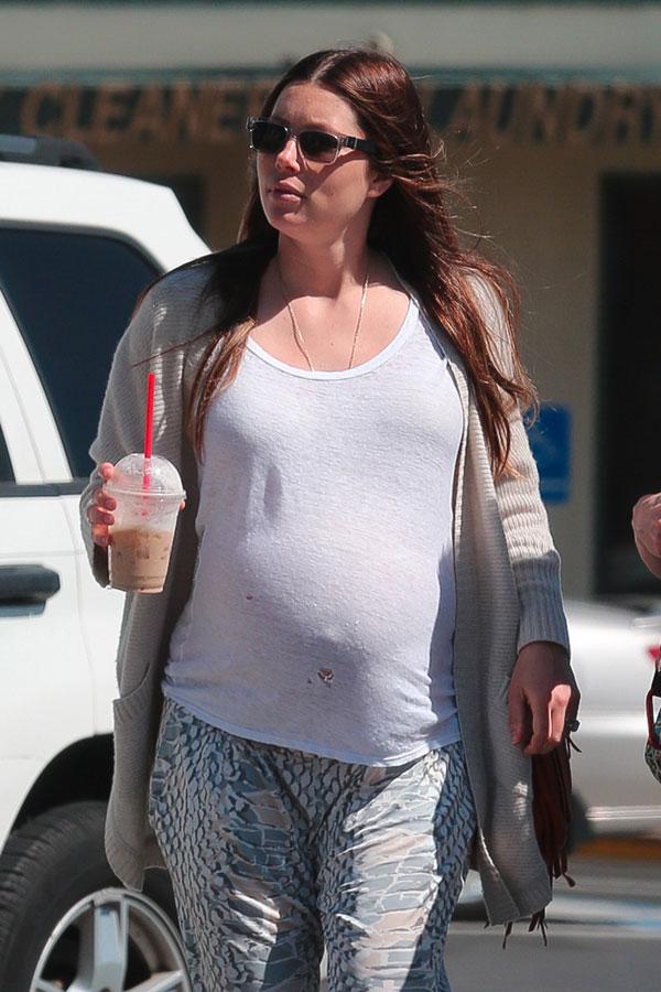 jessica biel pregnant