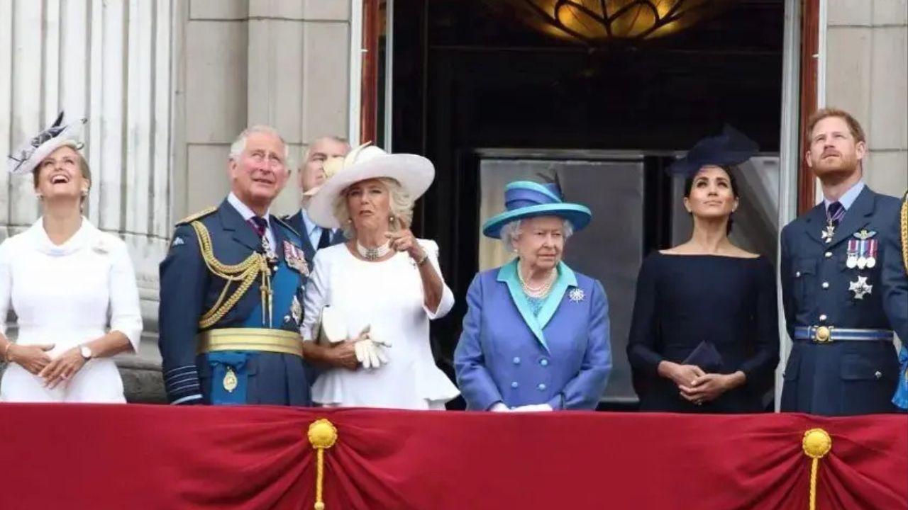 image of royal family