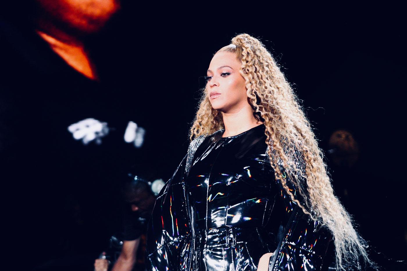 Beyonce suffered life threatening complications delivering twins 02