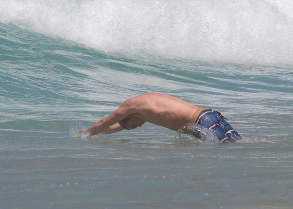 cody-simpson-naked-shirtless-beach