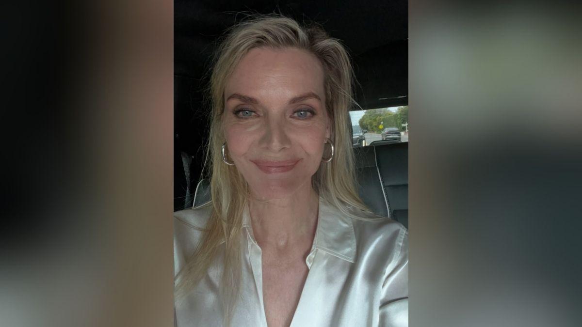 michelle pfeiffer most stunning selfies photos