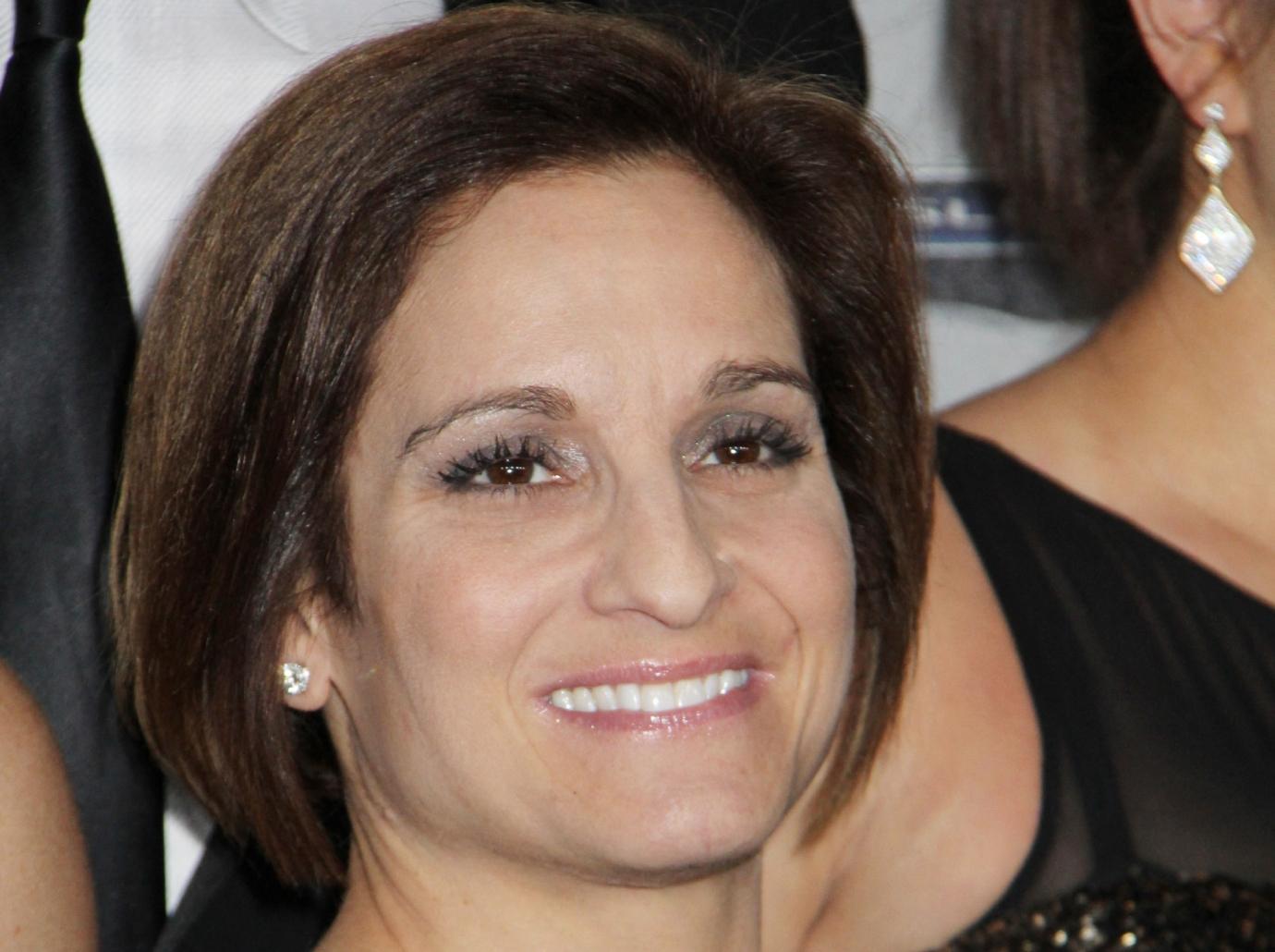 mary lou retton slowly recover fighting icu pneumonia