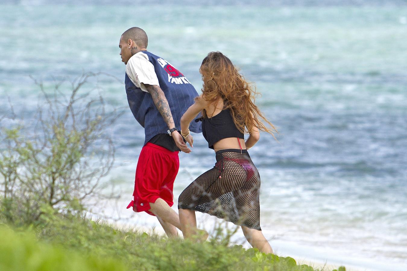 Chris Brown holds Rihanna&#8217;s hand on her birthday in Hawaii