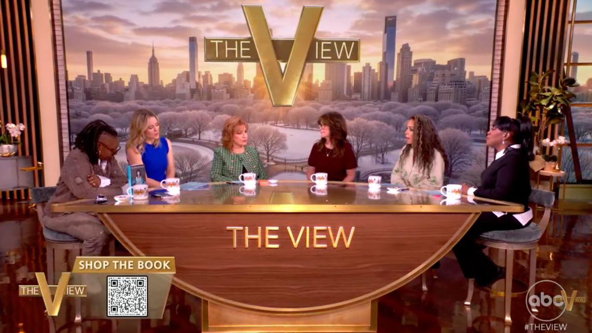 Photo of The TV star encouraged people to vote for change in November.