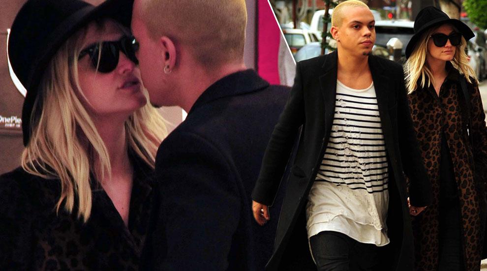 Ashlee simpson evan ross kissing