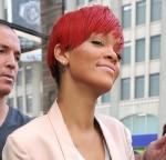2010__08__Rihanna_Aug11_501a 150×144.jpg