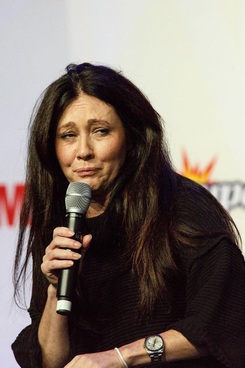 Shannen doherty breast cancer sick public appearance sydney 04