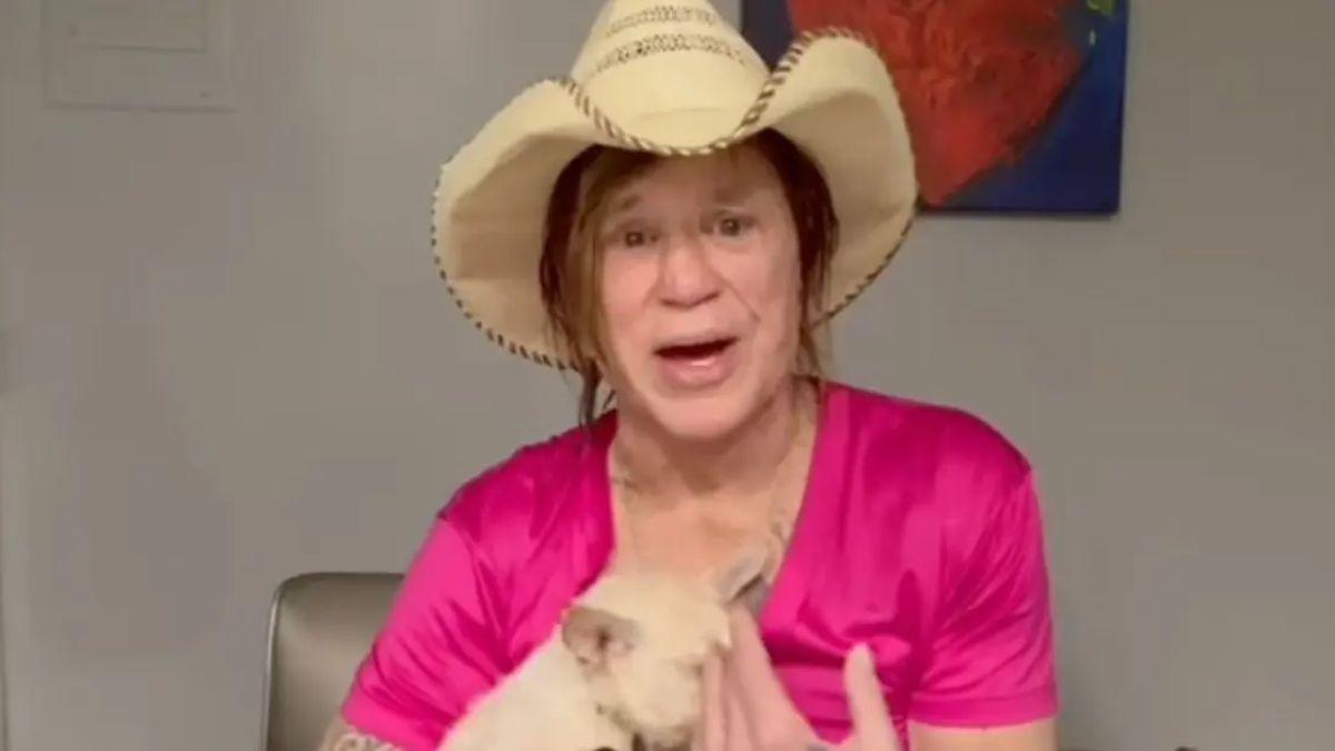 image of A GoFundMe campaign was set up on Mickey Rourke's behalf to help him avoid losing his home.