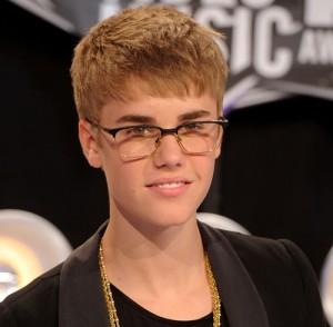 2011__08__Justin Bieber Aug31newsbt 300&#215;294.jpg