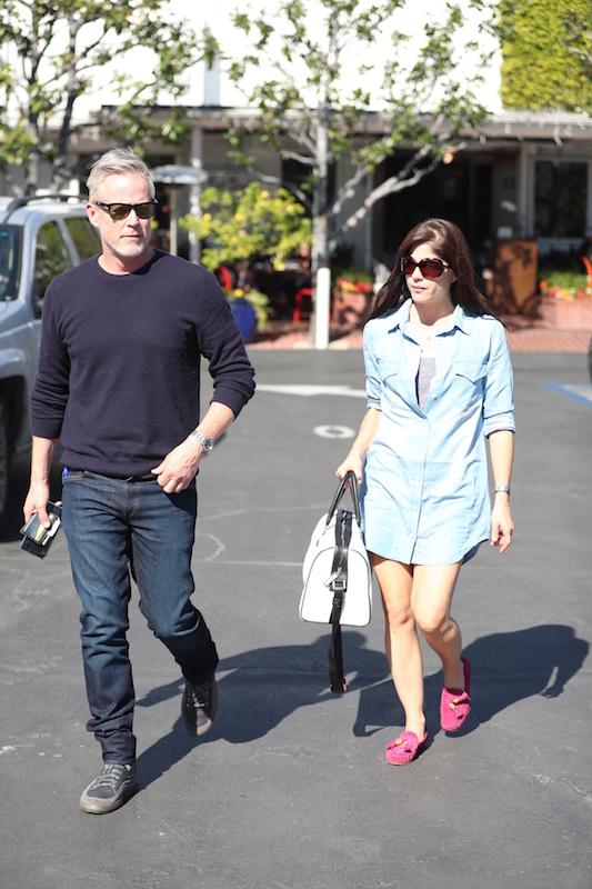 Selma Blair and her boyfriend have lunch at Fred Segal