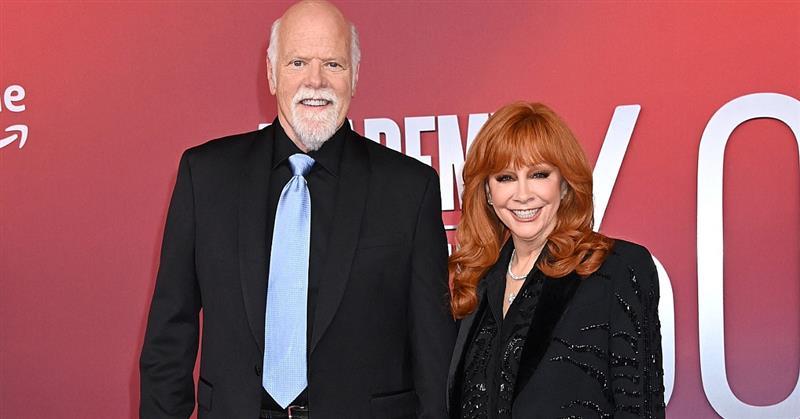 photo of Rex Linn and Reba McEntire. 