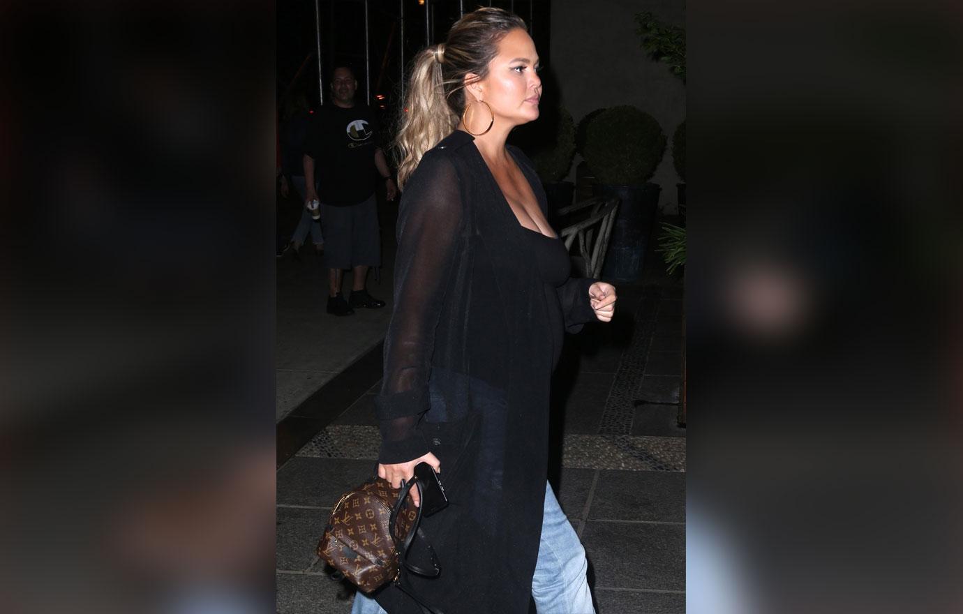 Chrissy teigen baby bump