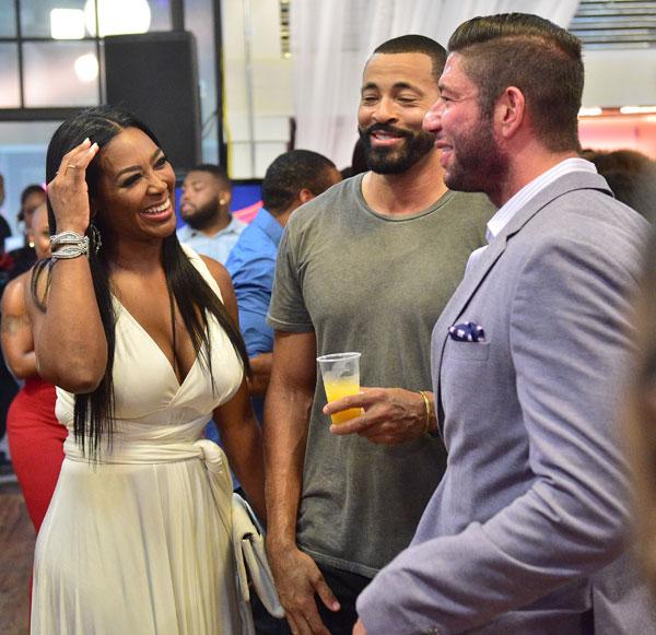 Kenya moore fake boyfriend eugene casciaro photo