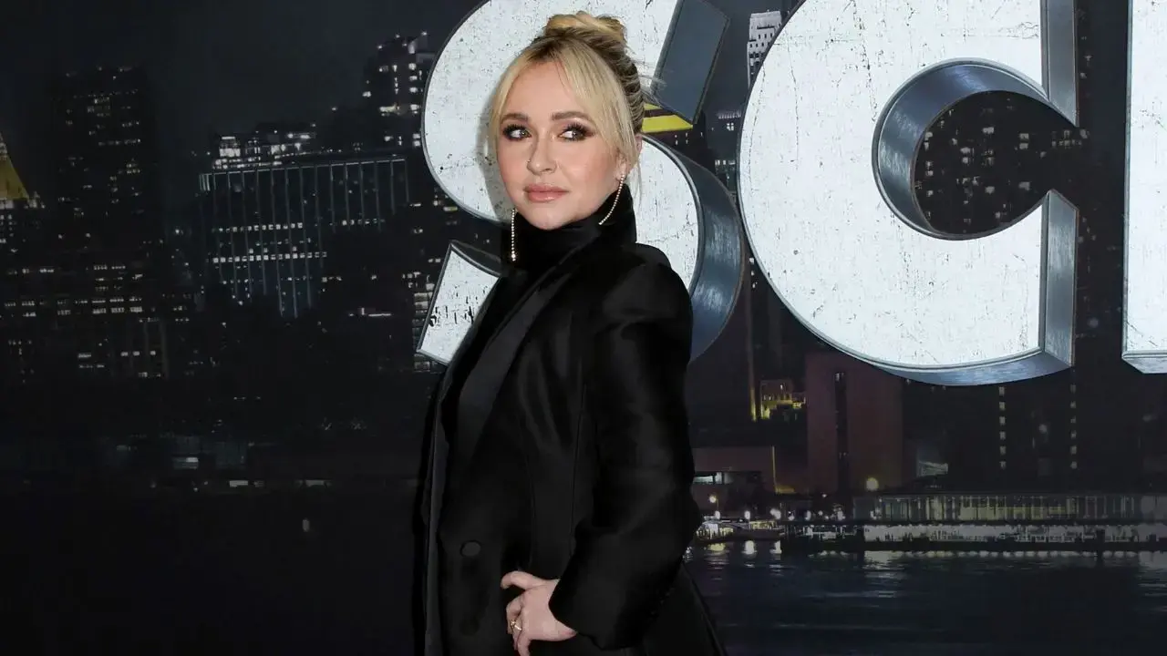 Image of Hayden Panettiere's loved ones suspect her missing engagement ring was taken during her final days.
