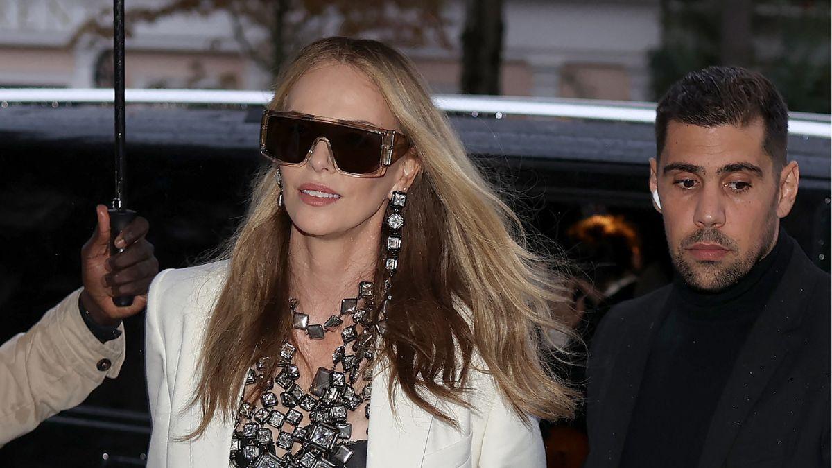 Image of Charlize Theron said dating apps are a 'clownshow.'